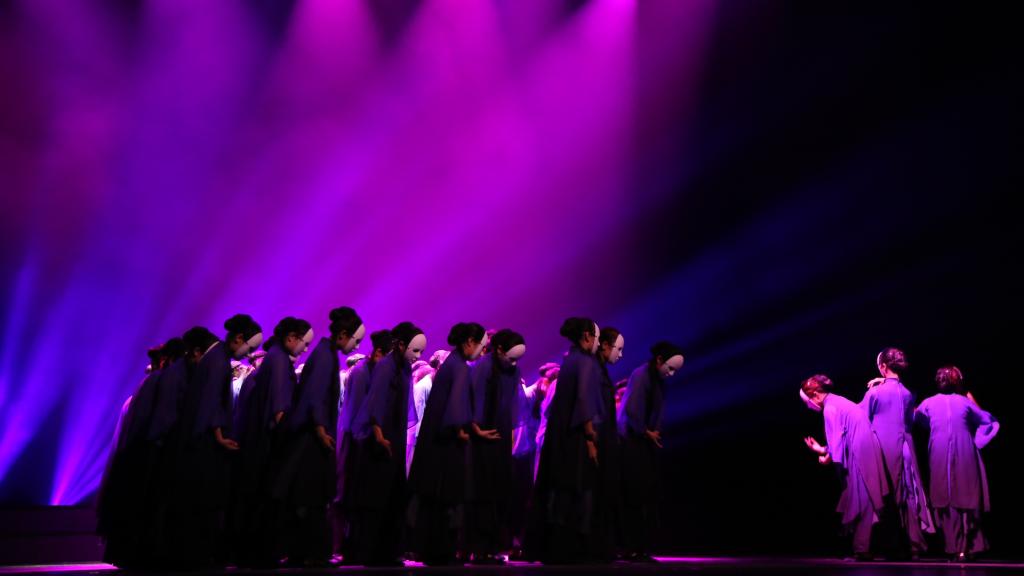 女子群舞《错断》(错断是河南民间一种古老的祭祀仪式)